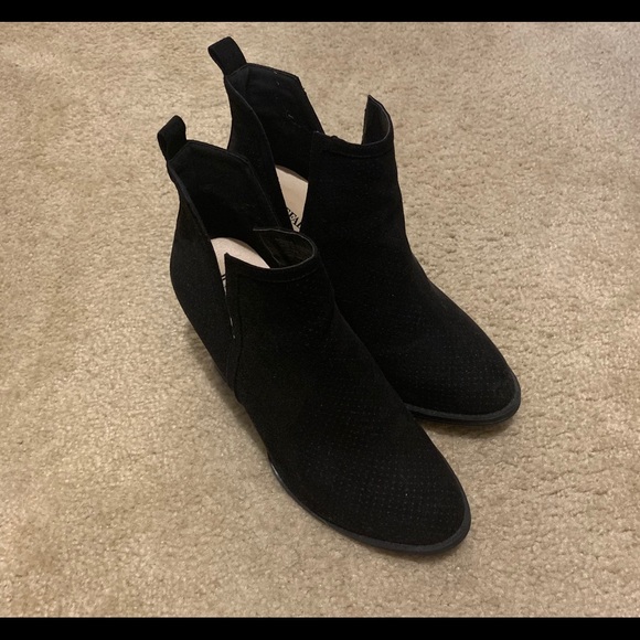 JustFab Shoes - Just Fab Black Ankle Booties sh 10